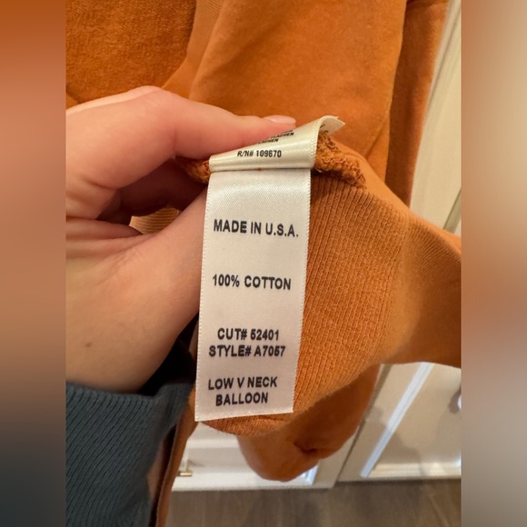 Agolde Medium V-Neck Pumpkin Sweatshirt.⚡️💗 - Picture 5 of 5